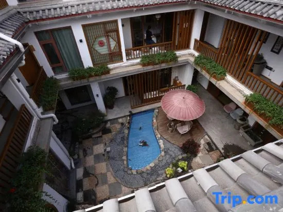 Lijiang Rushuangbiyuan Design Beauty Lodge (Feihua Touch water Shop, Shuhe Town)