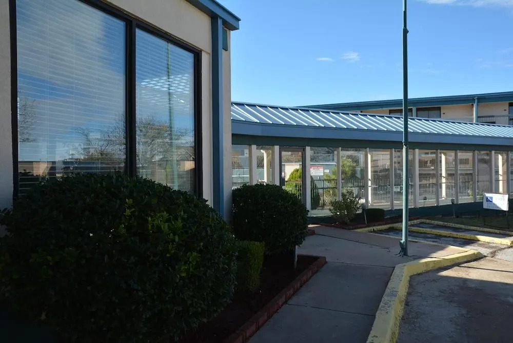 Lincoln Inn Express Hotel and Suites