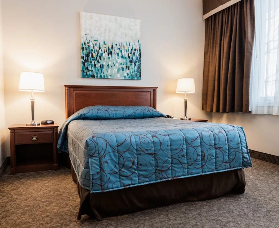 Adams Airport Inn