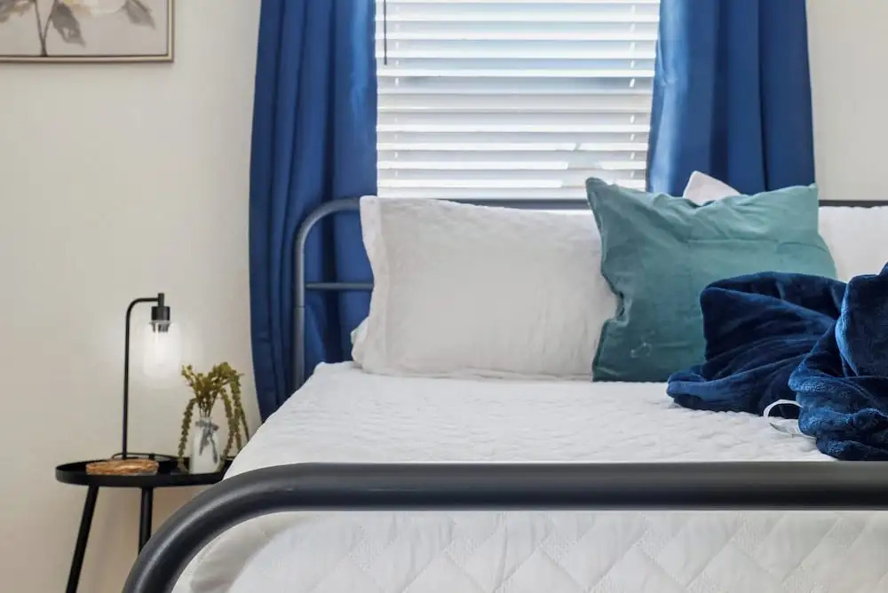 Perfect 2BR 2BA Base Clean Modern Near Downtown