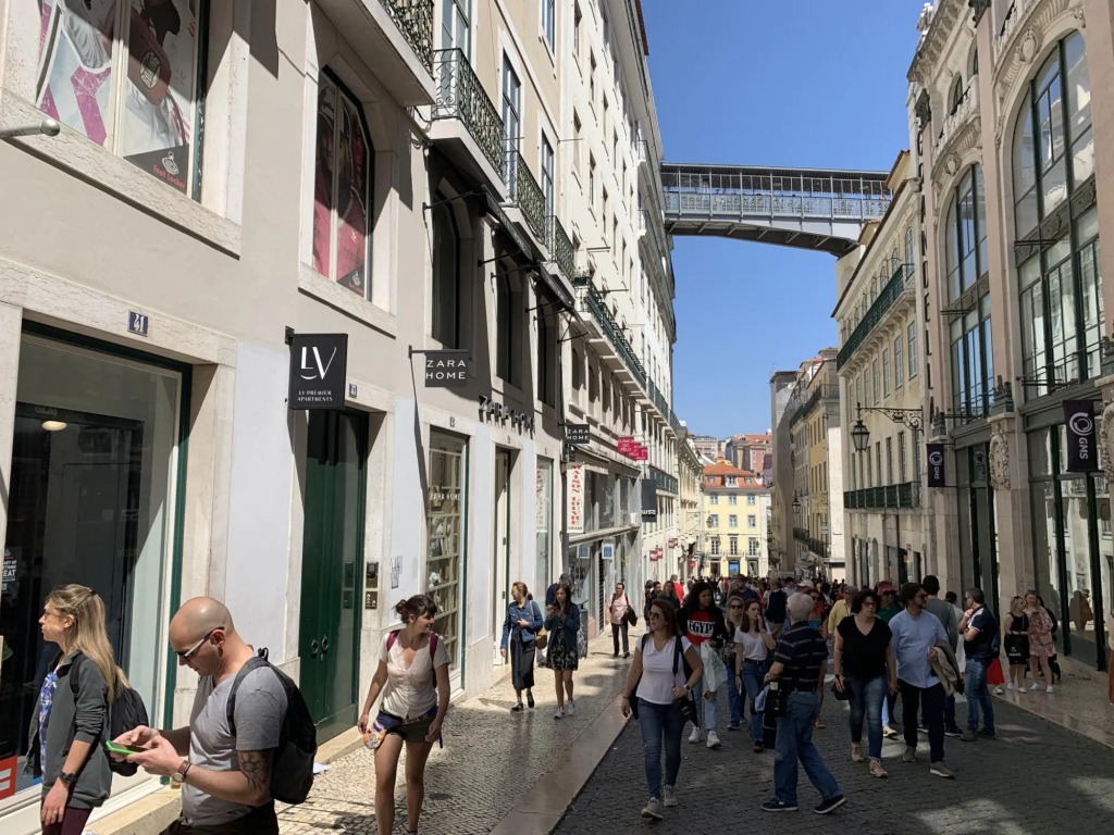 LV Premier Chiado CH7 AC, Central, Elevator