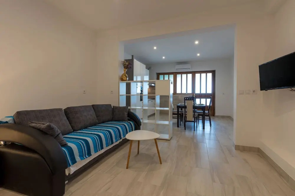 Studio in Podstrana, With Enclosed Garden and Wifi - 50 m From the Bea