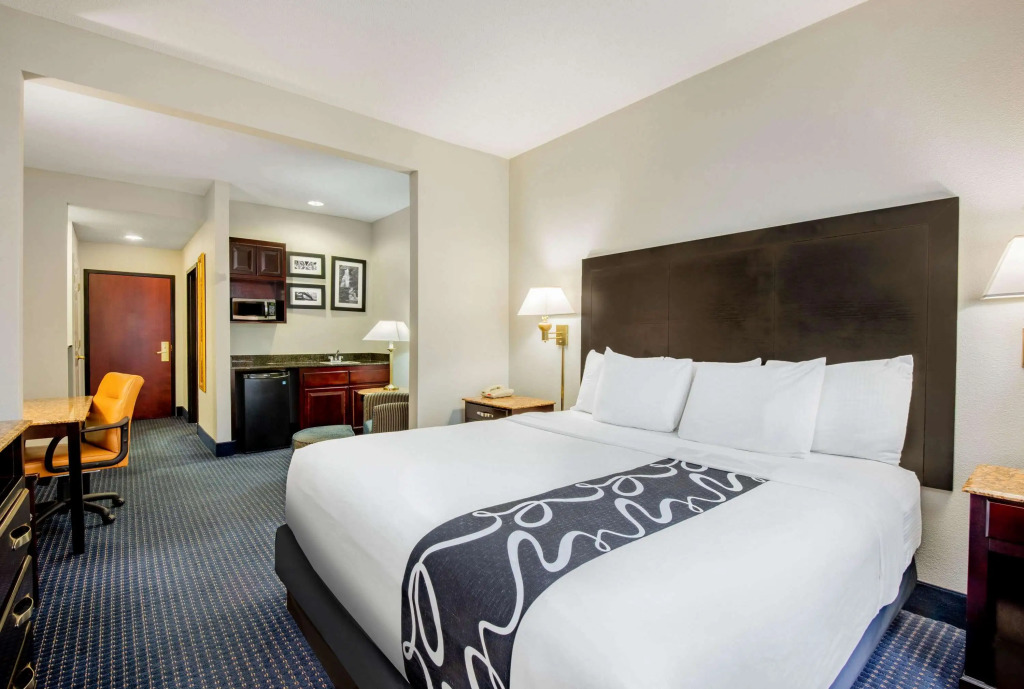 La Quinta by Wyndham Mt. Laurel - Philadelphia