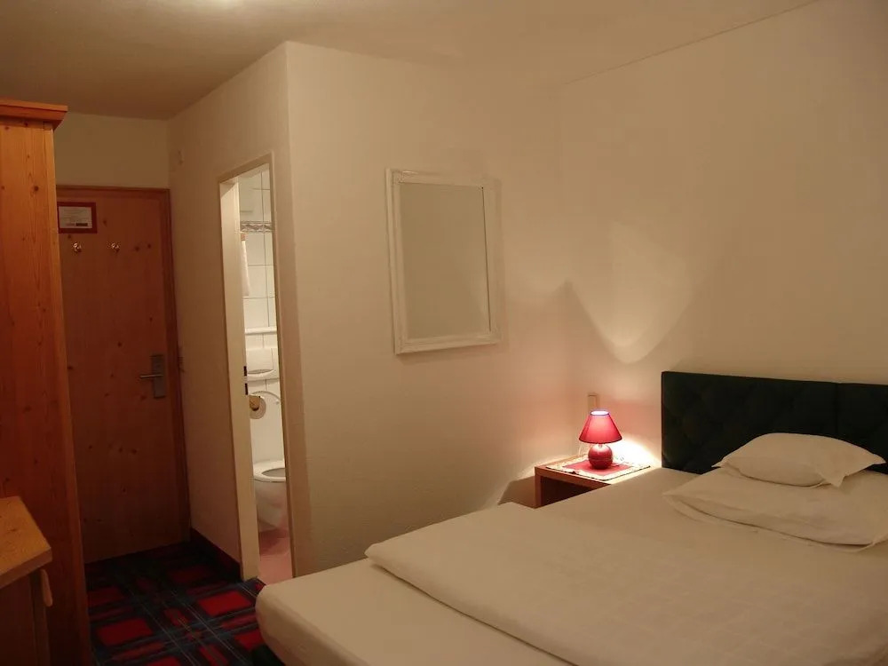 Schindler "Bed & Food Experience"