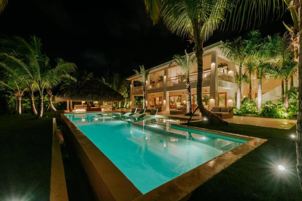 Unique mediterranean-style villa with golf and lake view in luxury beach resort