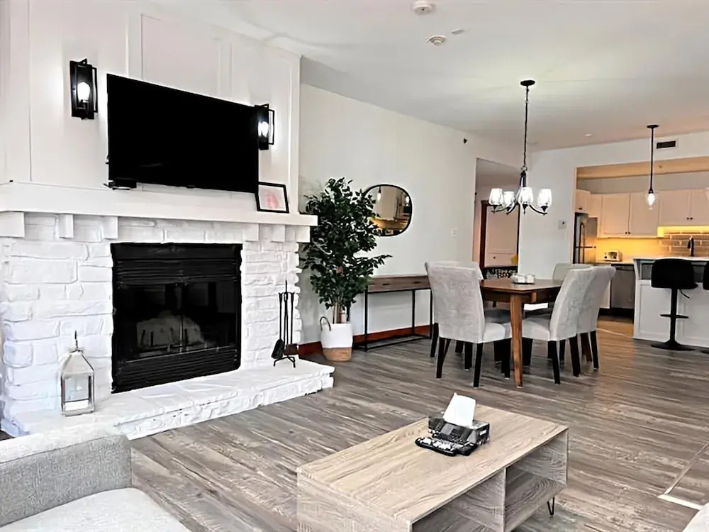 Les Eaux 227-1 by Escapades Tremblant