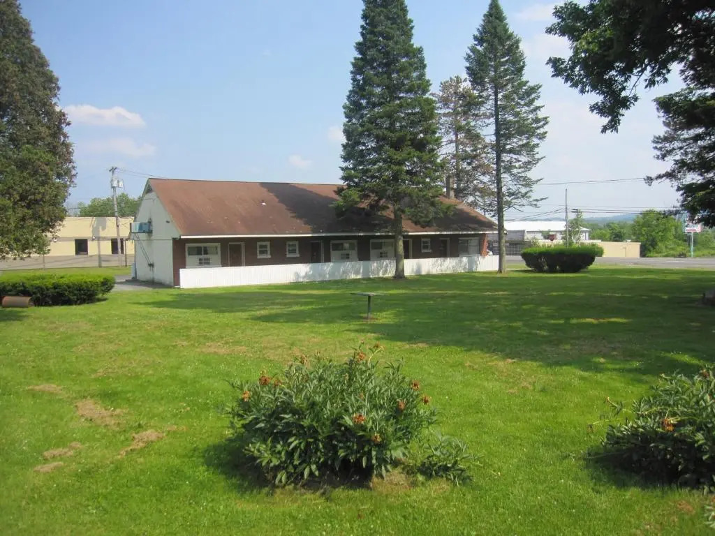 Pinecrest Motel