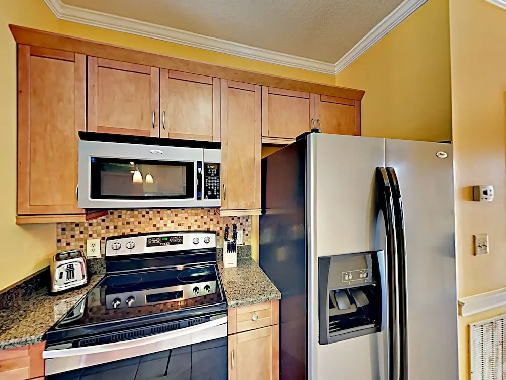 Classy Unit #302 - 1 Br Condo