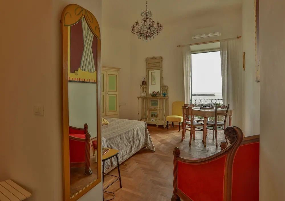 Amazing Sea View in Historic Building in Downtown by Wonderful Italy