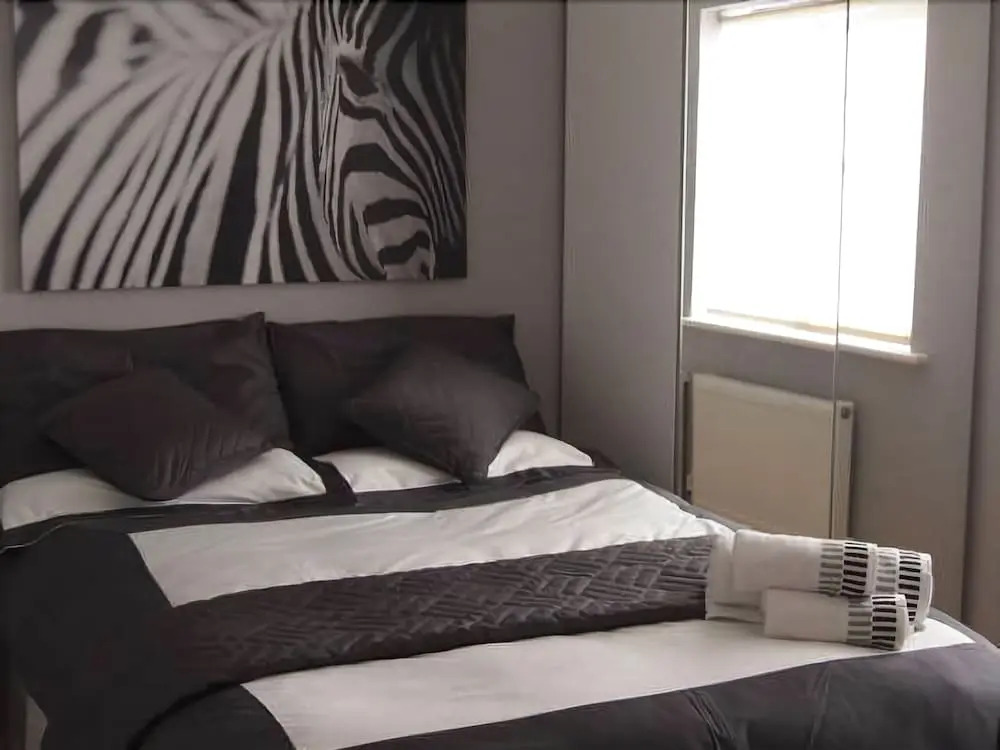 2 Bedroom Apartment With Juliet Balcony