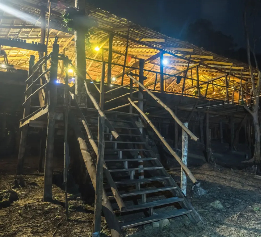 Driftwood Hostel and Bungalows