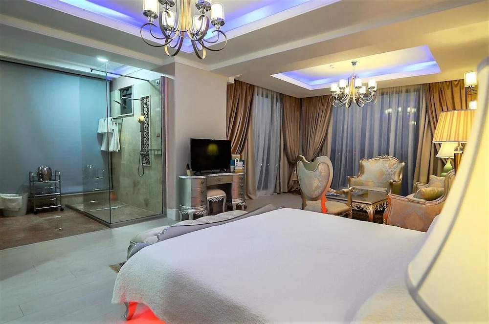 Phoenicia Royal