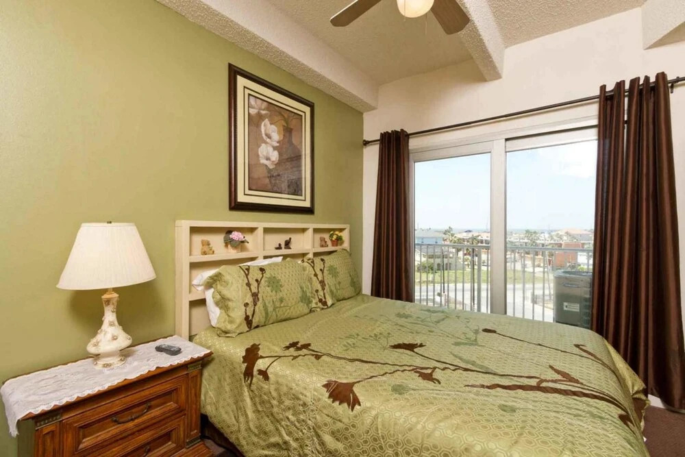 Aquarius Condominium 401