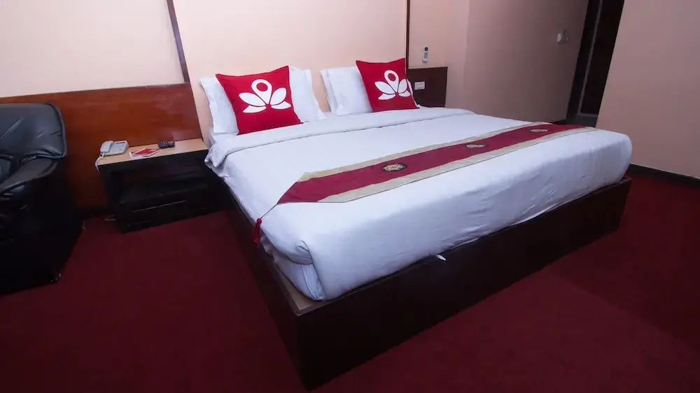 ZEN Rooms Surasak 1
