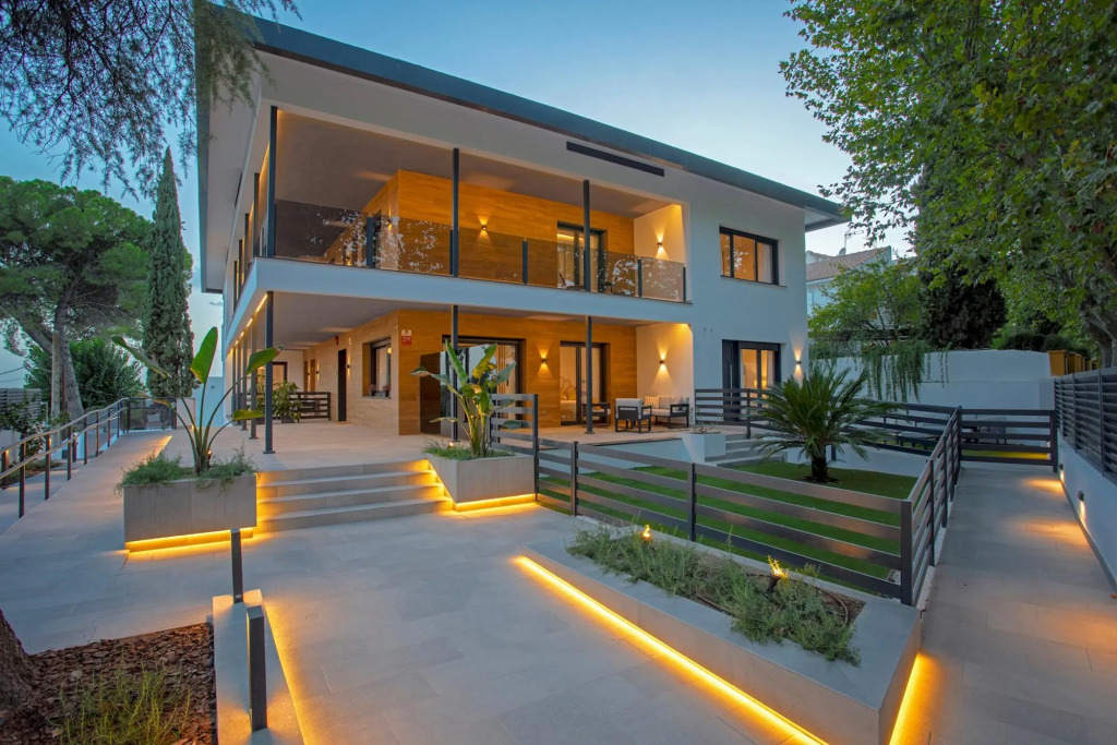 Spectacular 2 BD with 2 terraces, pool and parking. Arruzafa VIII