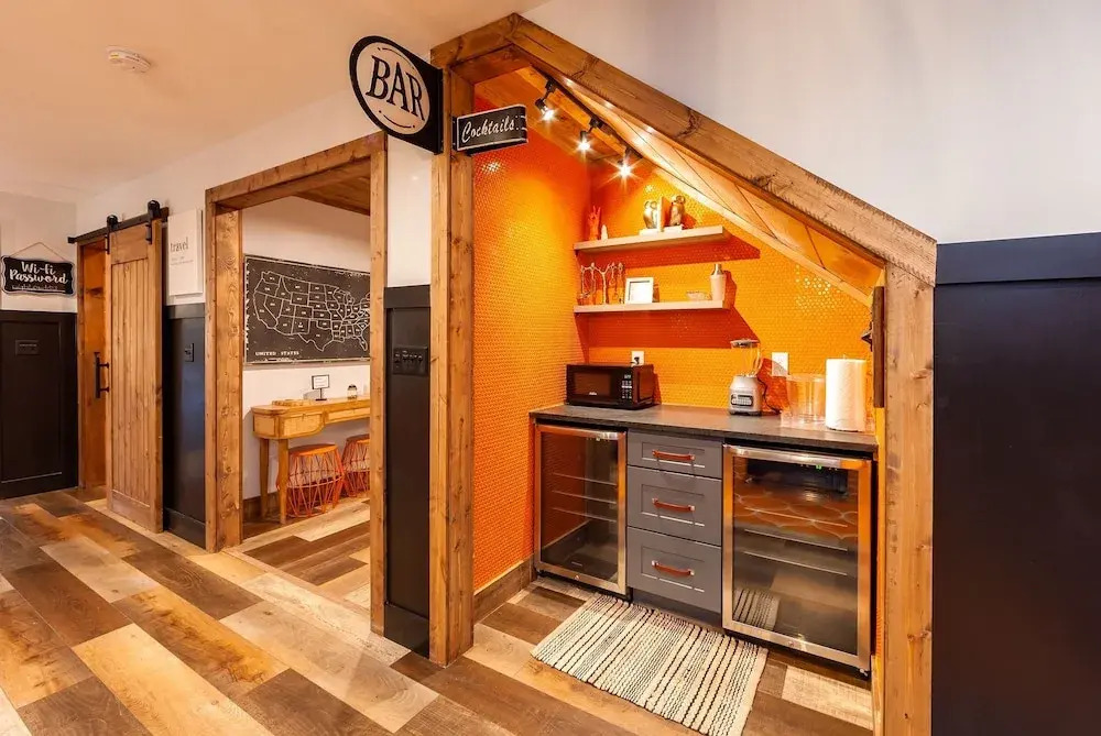 Night Owl 3 Bedroom Cabin by RedAwning