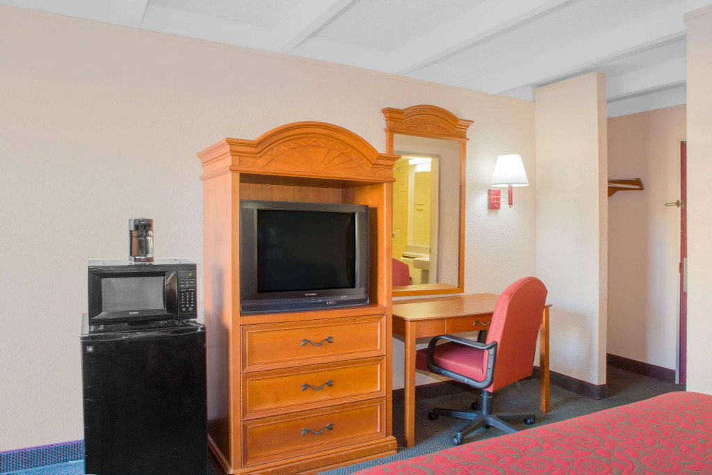 Days Inn by Wyndham Tallahassee University Center