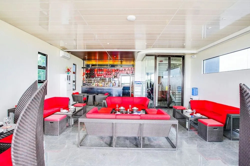 OYO 489 Casa Mia Hotel Suites