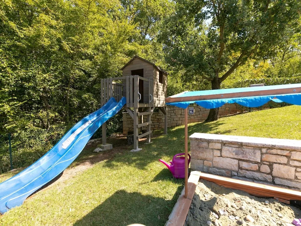 Comfortable Villa Next To a Forest with Private Pool, Porec And Beach at 10 Km