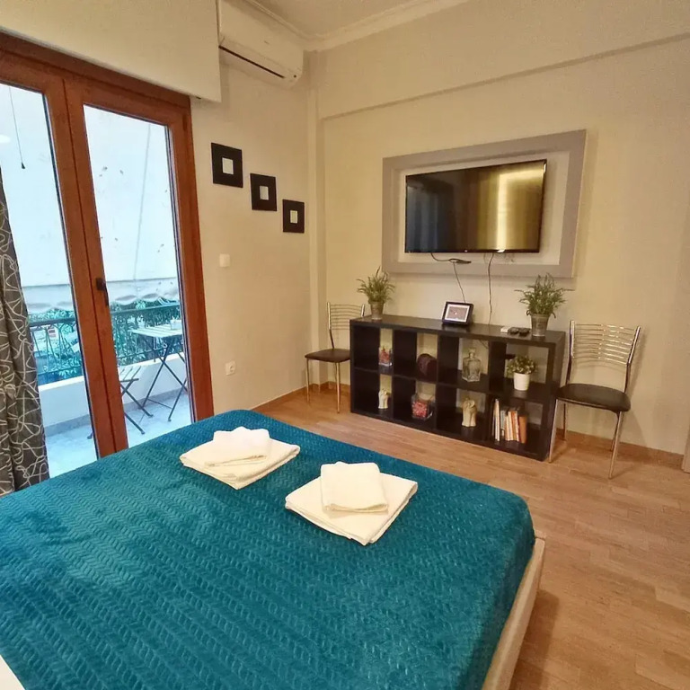 Cozy Apartment for 4 Persons at Thiseio Cozy Apartment for 4 Near Acropolis at Thissio
