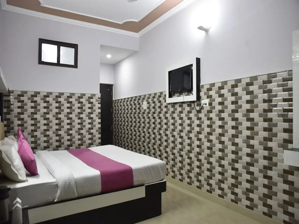 OYO 10155 Vijay International
