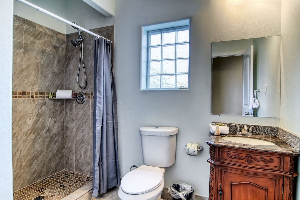 146 Beachview Drive Downstairs BVED146 - 3 Br Home