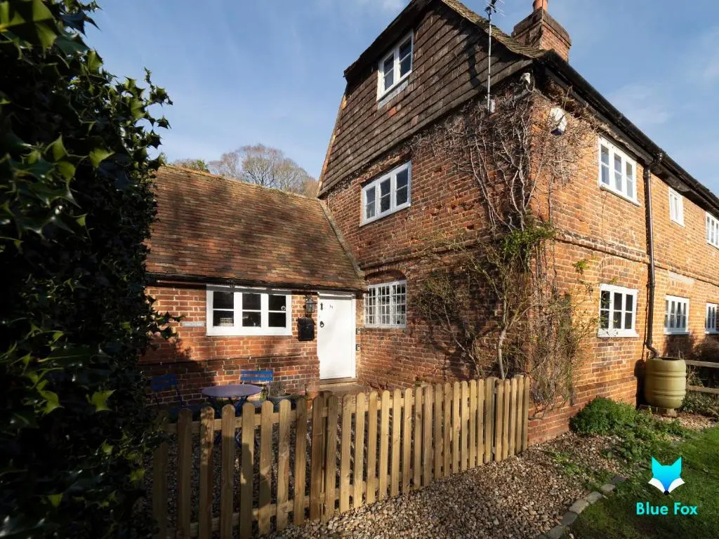 Bere Cottrage -Beamed 400 year old cottage, giving you a taste of the Garden of England