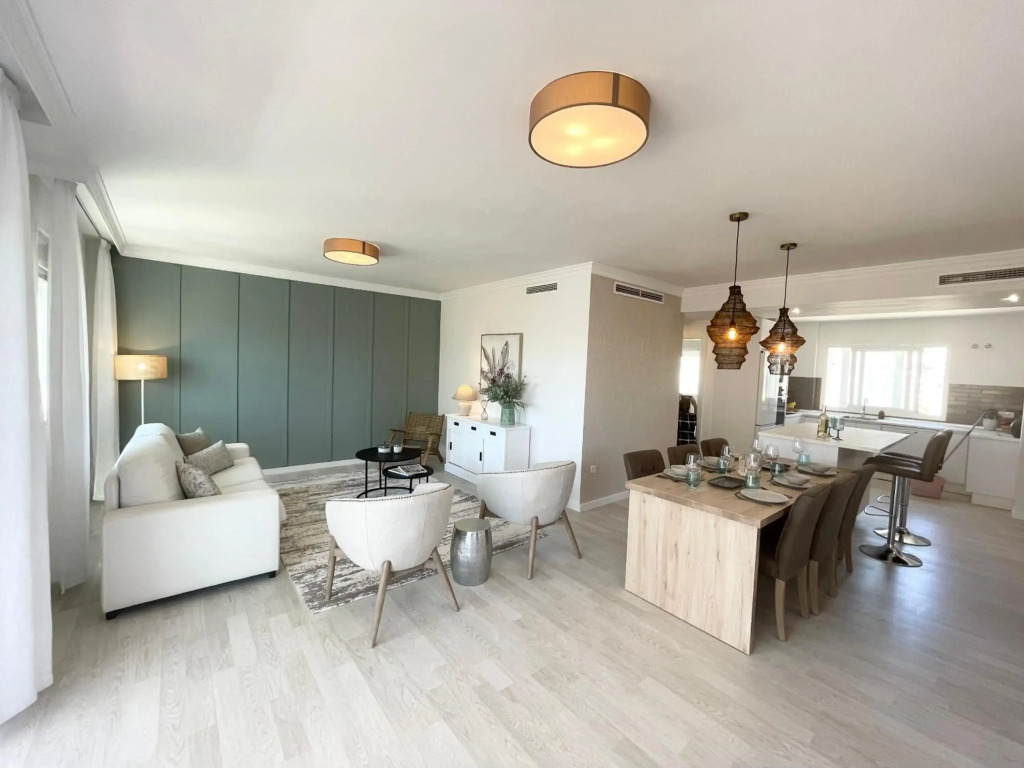 New 2BR Apartement with sea views in very center of Marbella.