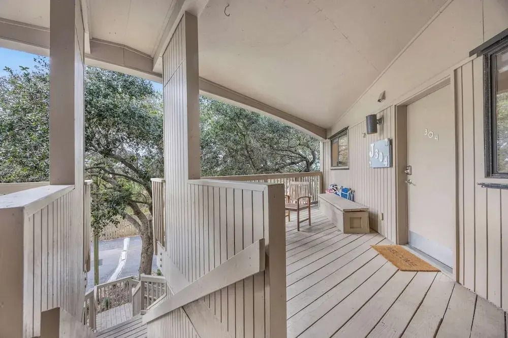 Treetop Beach Condo Sleeps 7!