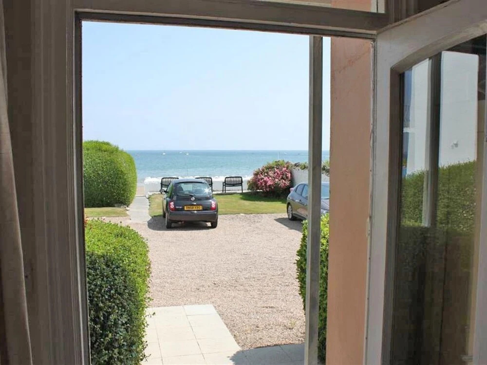 Lovely Apartment Right on the sea in Saundersfoot, With Beautiful Window bay