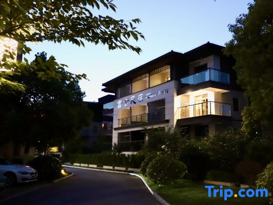 Xishe homestay by Mount Huangshan Lake
