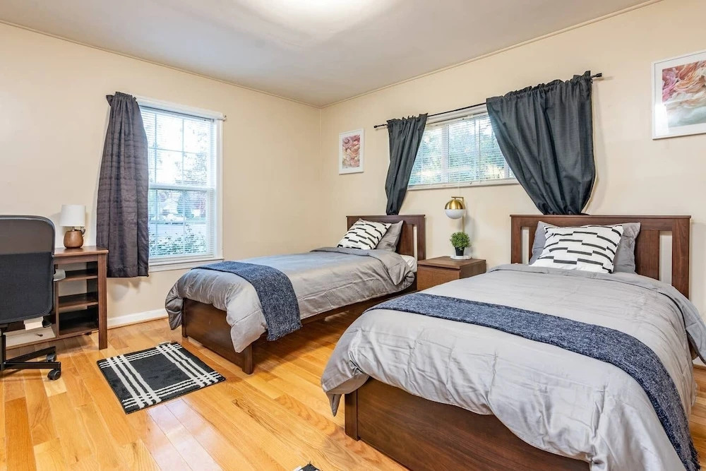 Cozy House 10min to Monuments and DC by CozySuites
