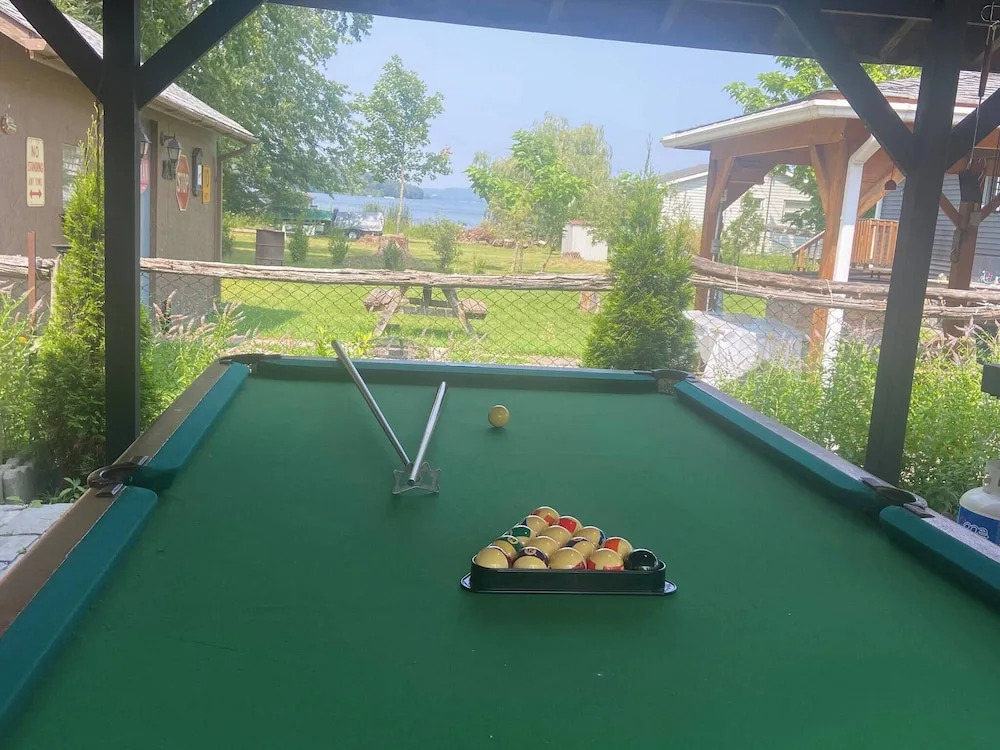 5 Bedroom Cottage at Rice Lake!
