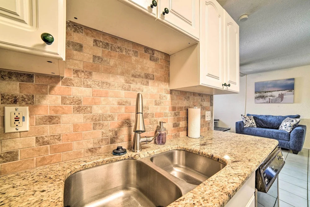 Coastal Condo w/ Dock Access, 2 Miles to Beach!