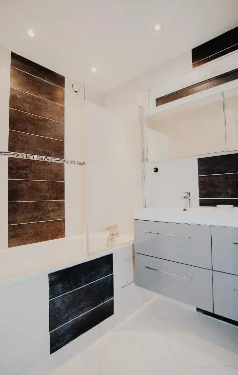 "Envie Lyonnaise" Location - 10 personnes - Terrasse - WIFI Fibre optique