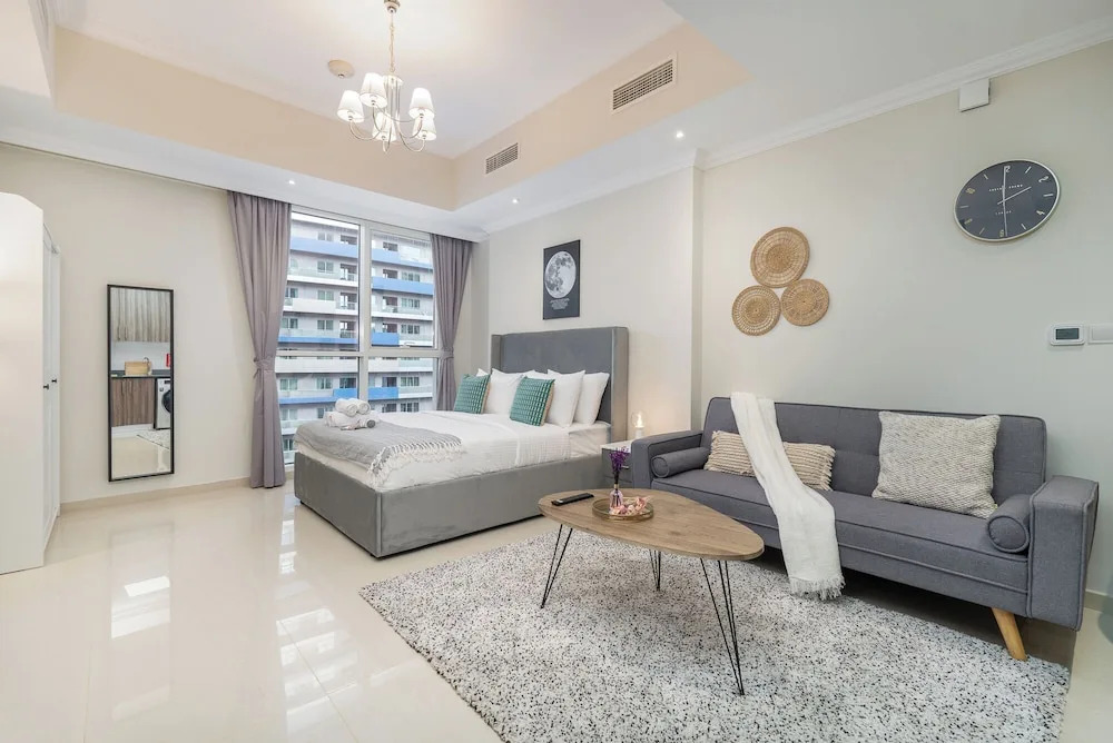 Heaven Crest Vacation Homes Downtown - Studio, 1, & 3 Bedroom Suites 2 minute walk to Dubai Mall and Burj Khalifa