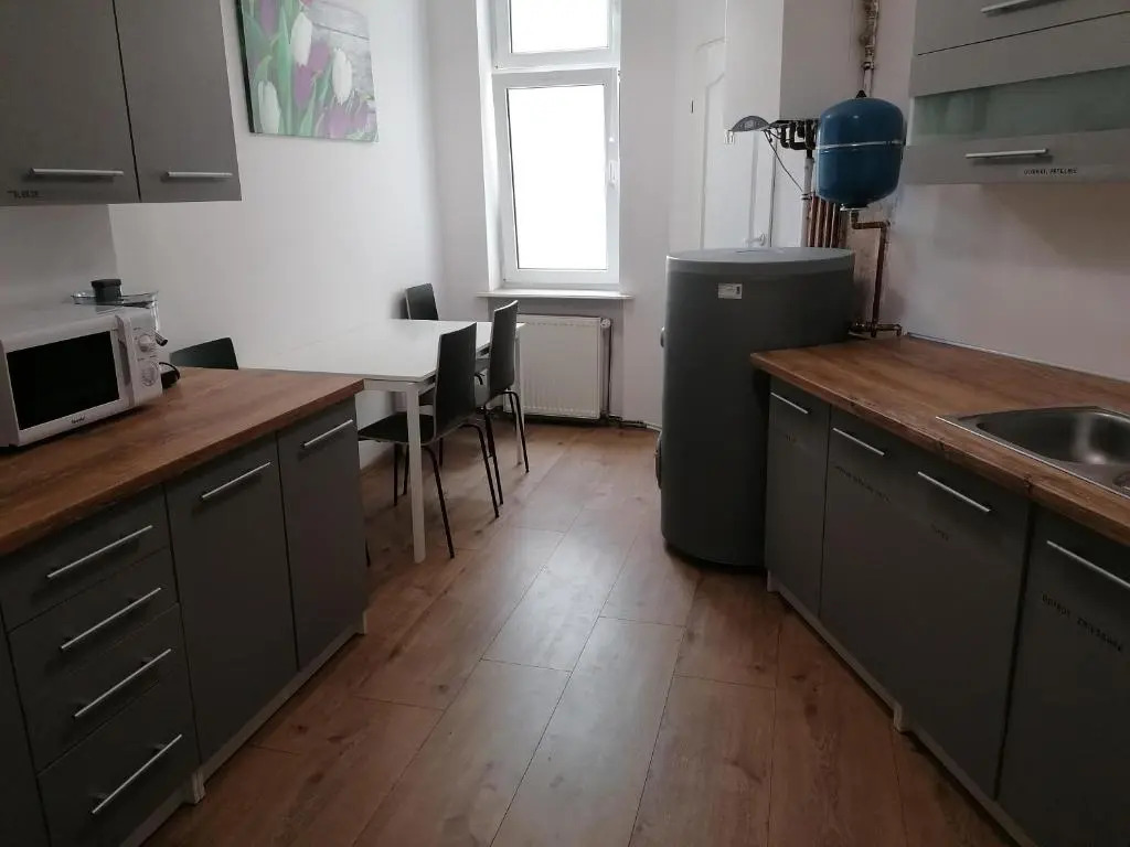 Hostel Tulip - Pokój 2 ze wspólną łazienką i kuchnią
