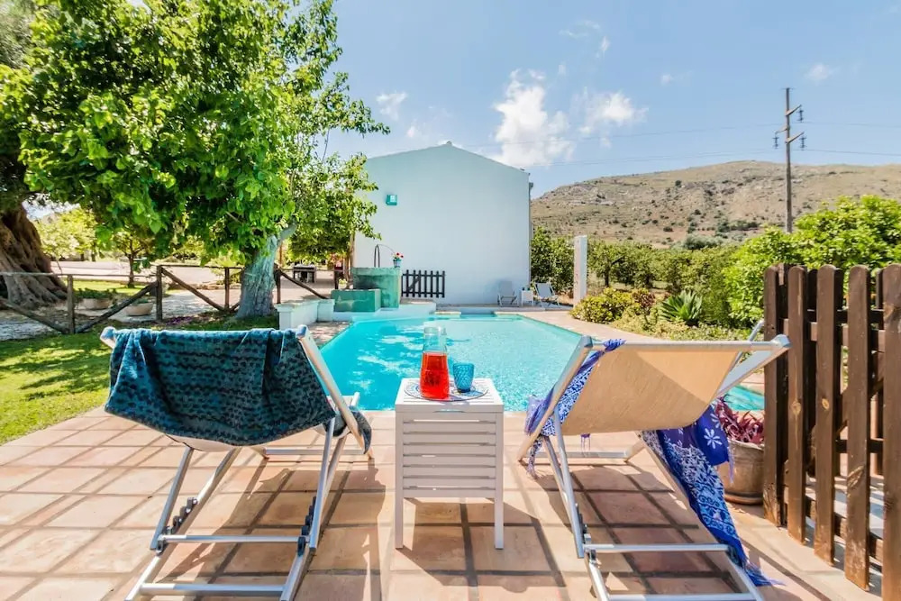 Authentic Sicilian Charm, pool, sea view, wi-fi & parking
