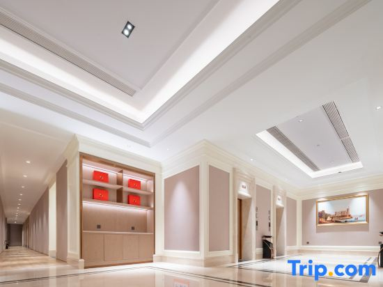 Vienna Hotel ( Xiangyang Greenland Fun City Global City Shop)