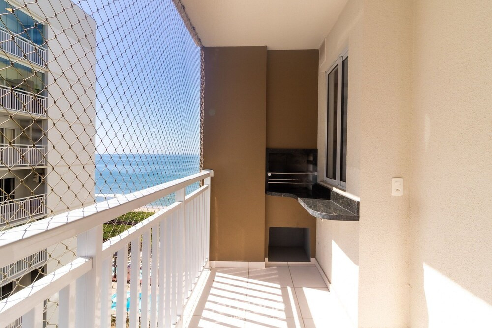 VAC - Beachfront Condo in Itajuba Beach