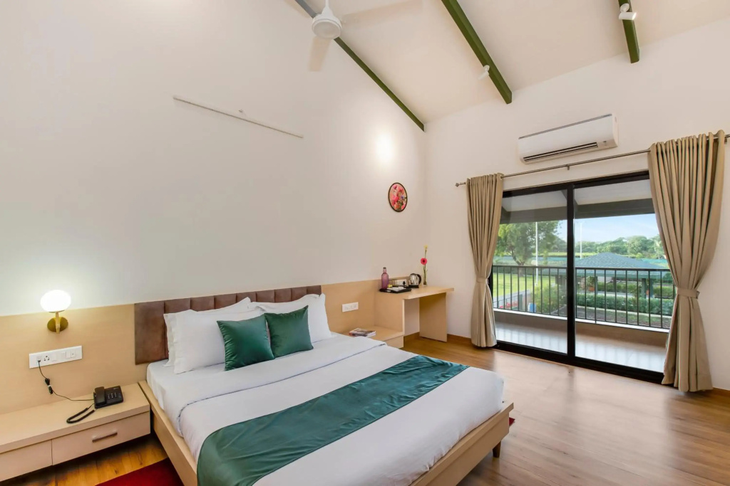 SaffronStays Amaltas, Nashik-10 Bedroom Pool Villa For Large Groups And Corporate Offsites