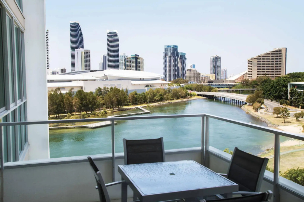 ULTIQA Freshwater Point Resort Broadbeach