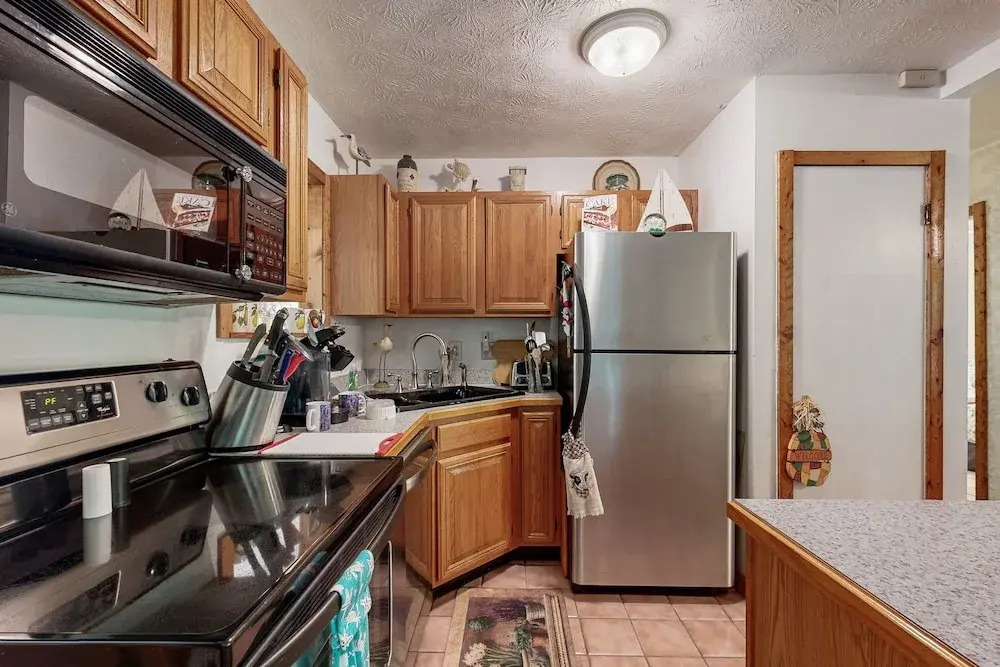 Cozy Cottage Near the Beach With Internet, AC, Washer/dryer