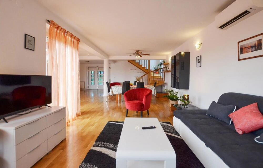 Beautiful Home in Rovinjsko Selo With Outdoor Swimming Pool, Wifi and 3 Bedrooms
