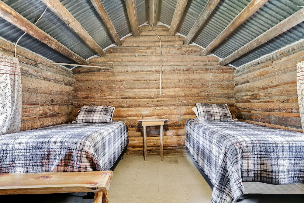 Sawtooth Lodge