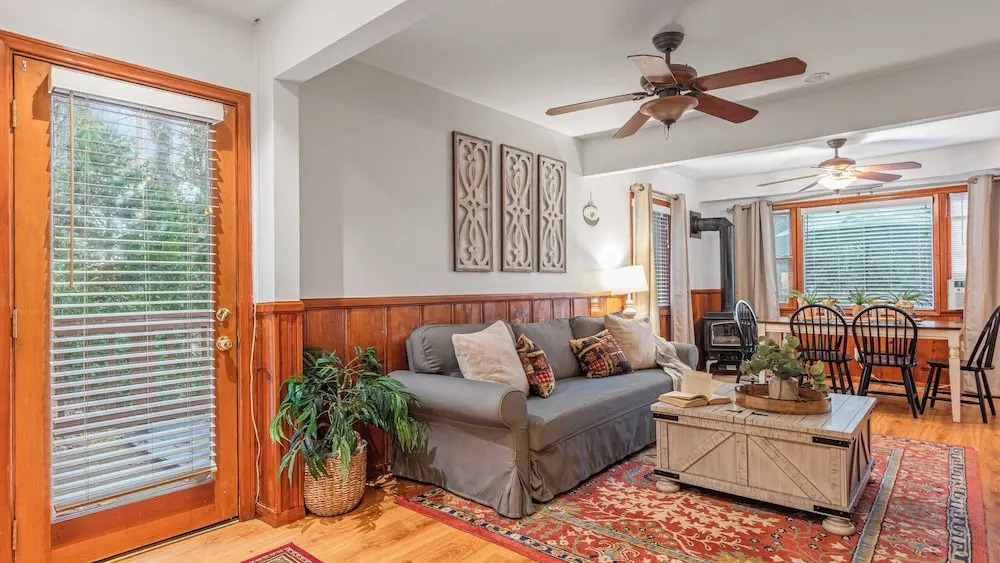 Minutes to Lake Arrowhead Village Cozy Secluded Cedar Cove by AvantStay
