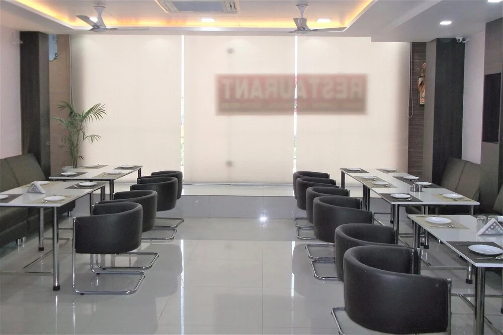 OYO 10360 Hotel Grand Manoranjan