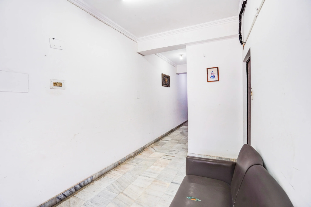 SPOT ON 46687 Hotel Prabhu