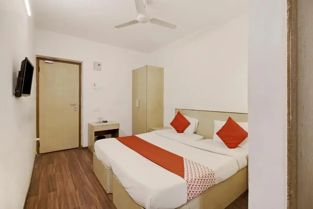 OYO 74511 Hotel Adya