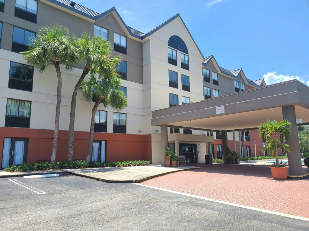 Holiday Inn Express Fort Lauderdale North - Executive Airport by IHG